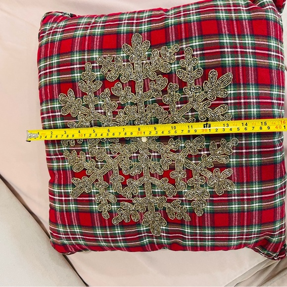 LOT TWO BEADED CHRISTMAS ACCENT THROW PILLOWS FOR DECORATING - Picture 6 of 6